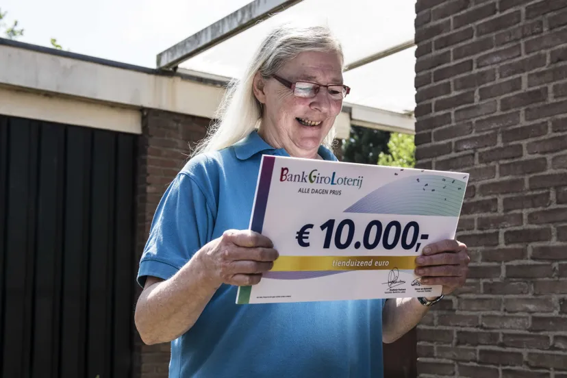 1920 mariauitweurtwint10000euroinbankgiroloterij