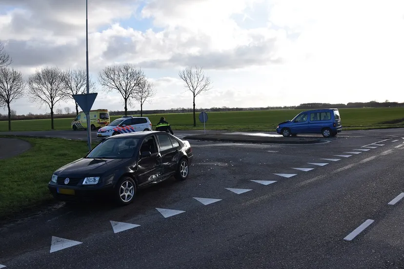 257340 twee voertuigen betrokken bij botsing in beuningen dsc 0966