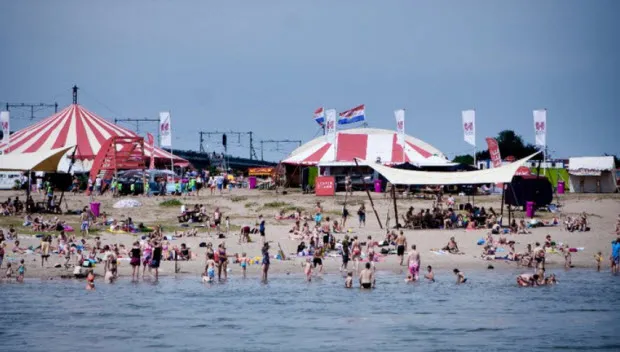 a3ivczb7e8gu50i9oxw1lxw7n pb festival op t eiland 620