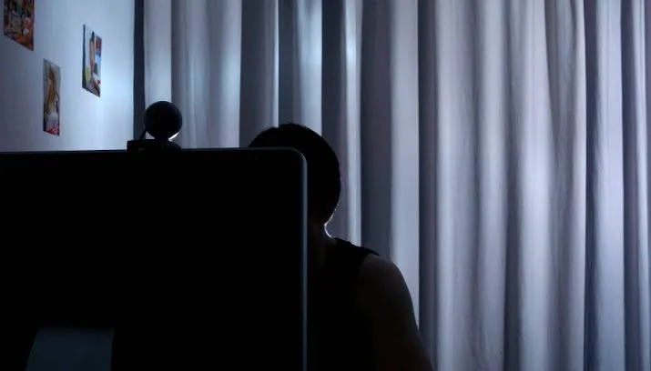 afpers mail in omloop over intieme beelden 715x408