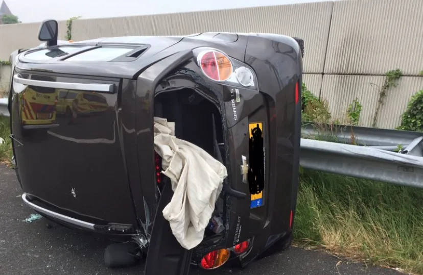 auto over de kop ewijk e1464359287601