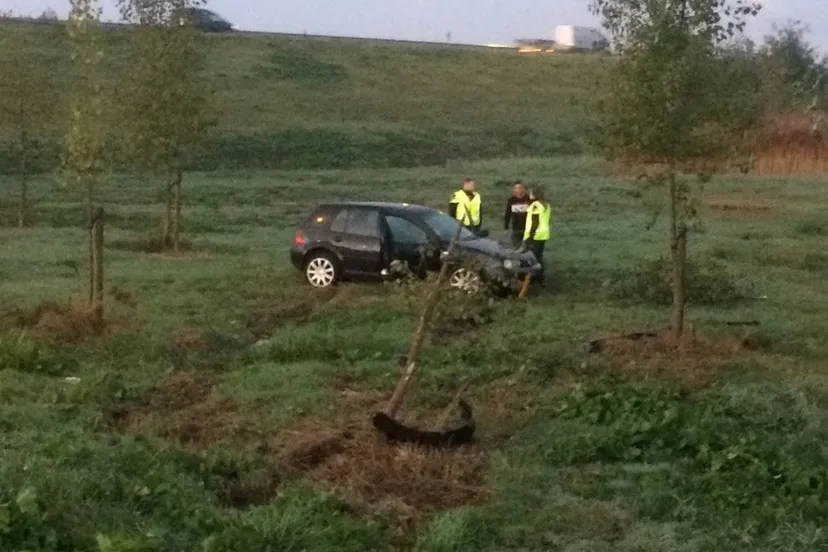 auto uit de bocht knooppunt ewijk