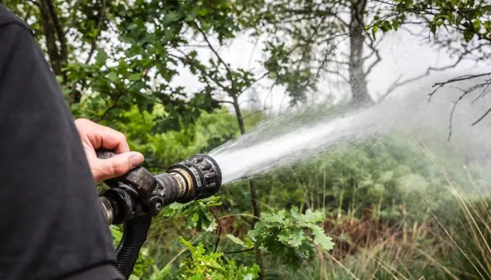 automobilisten gooi geen peuken weg 715x408