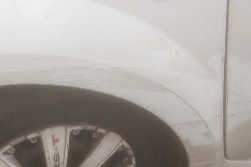 beschadigde auto mauritsplein