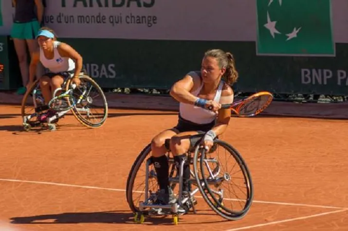 buis zet zegereeks dubbelspel voort