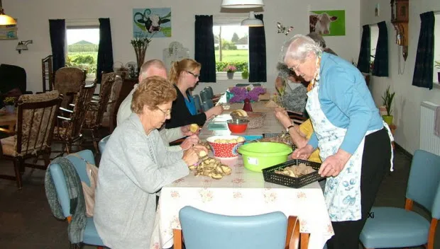 c8l5n85mlkx07oleowpshabiv personnebos woonkamer