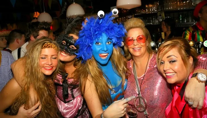 carnaval blauw zuipen
