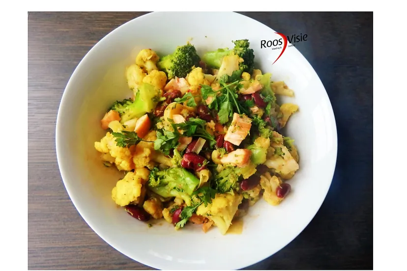 chilibonen met gerookte kip en groenten