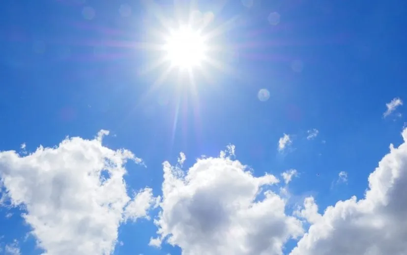 clouds sky blue white summer day sunny day sunny sun 833927jpgd zon 915x518