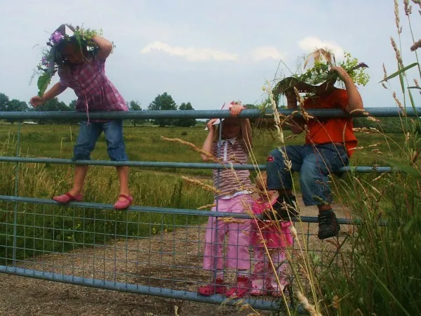 cz54uctom75c02e5huwc2yyf9 fotodijkm2013 06 12bloemenhoedjes