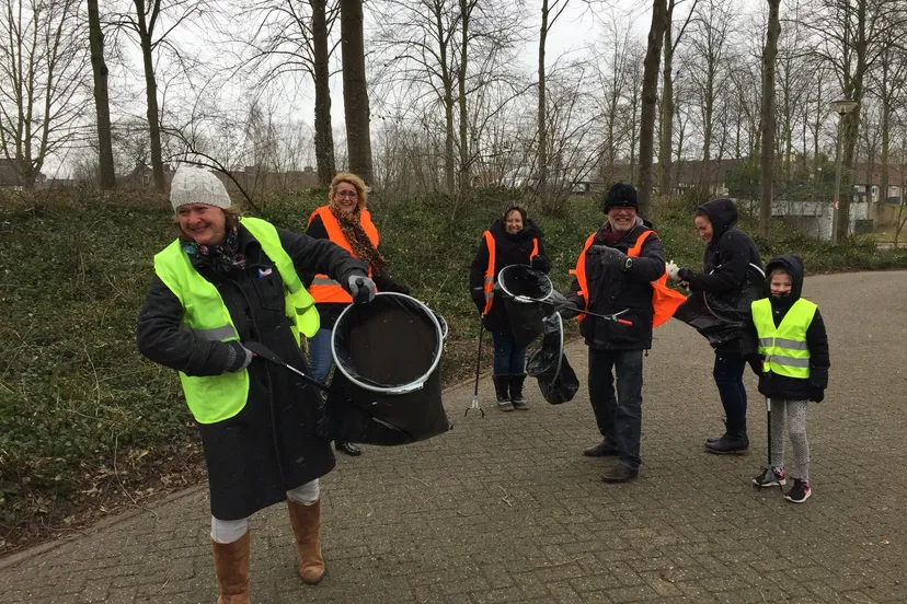 de twaalfde maas waalse schoonmaakdag door weer en wind