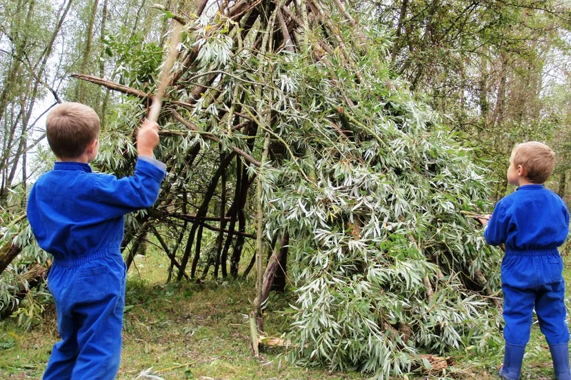 dqwq11u96k3ln1g6is58sg9iq fotodijkm2014 06 25huttenbouwen