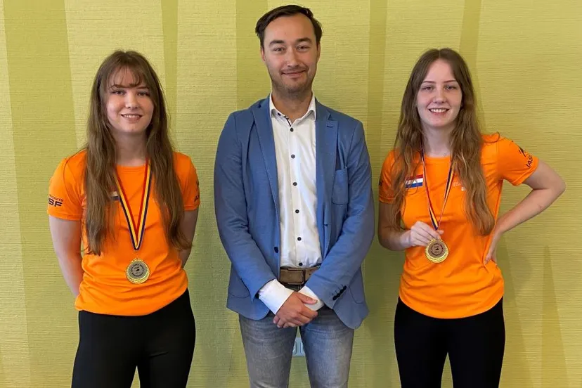 foto bij persbericht naomi en kiara janssen