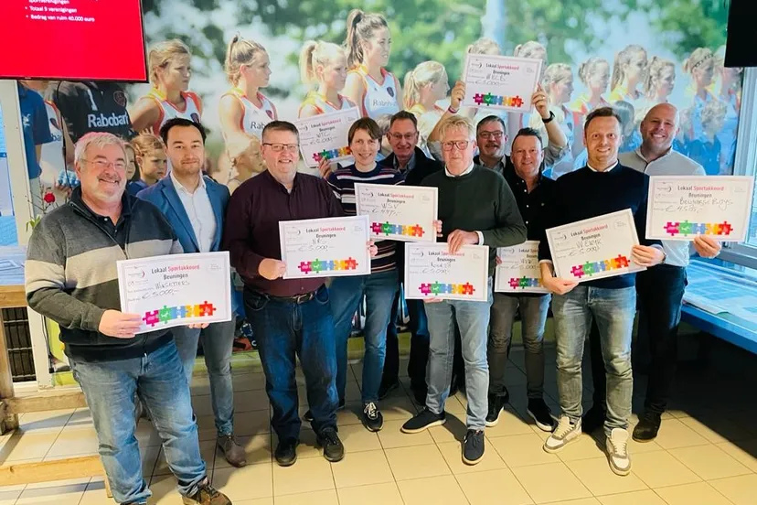 foto uitreiking duurzaamheidscheques