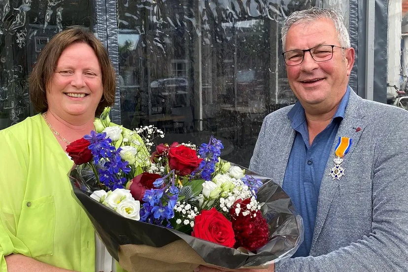 foto uitreiking lintje piet de klein