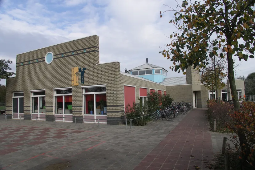 foto van het oude schoolgebouw van kindcentrum de dromedaris