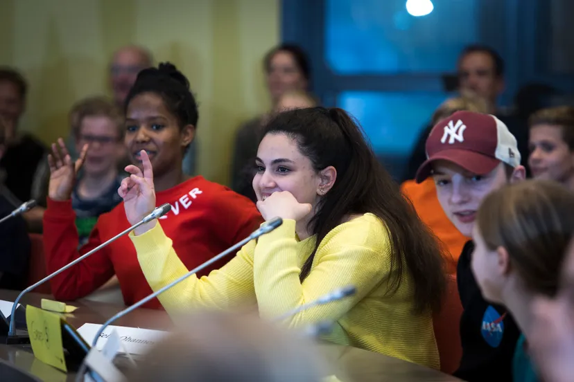 fotograaf ger loeffen kindergemeenteraad 2019