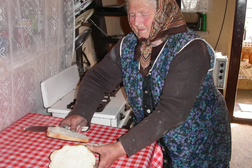 fug37rcfxuozb384pylnnhz9c tra 3220 djg apr03 024 2