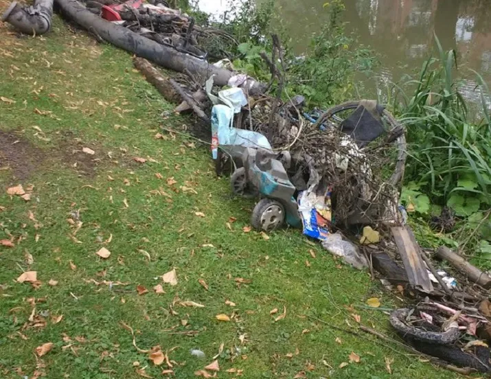 gedumpt afval vijvers beuningen