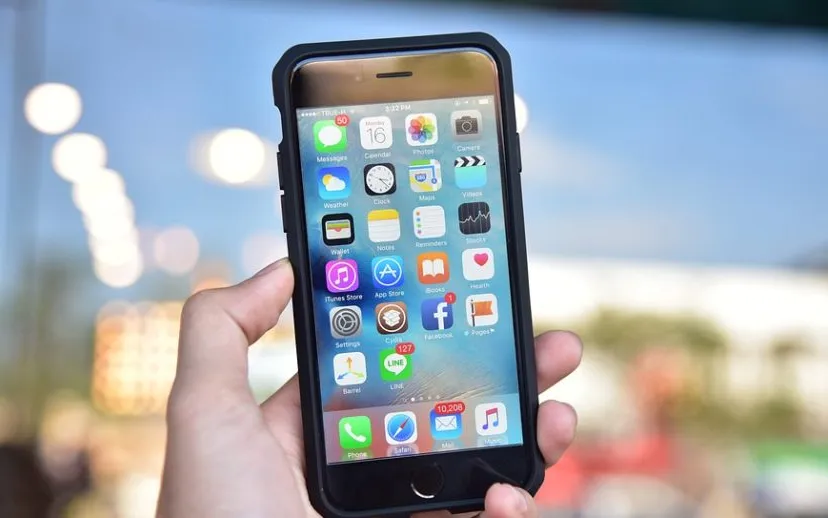 iphone attapontom pixabay 915x518