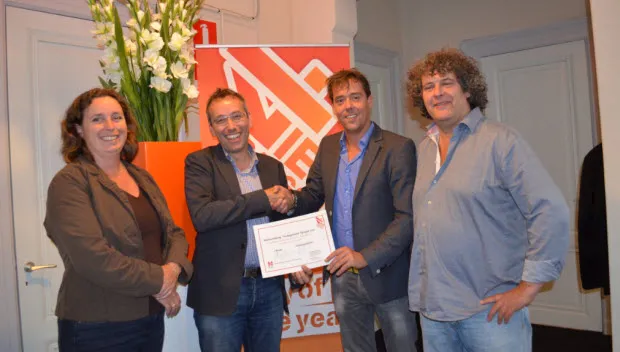 jlj5qaag930dklbkki2sg1csx petglazen