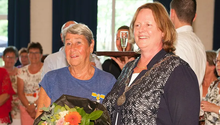koninklijke onderscheiding cynthia hanegraaf uit winssen