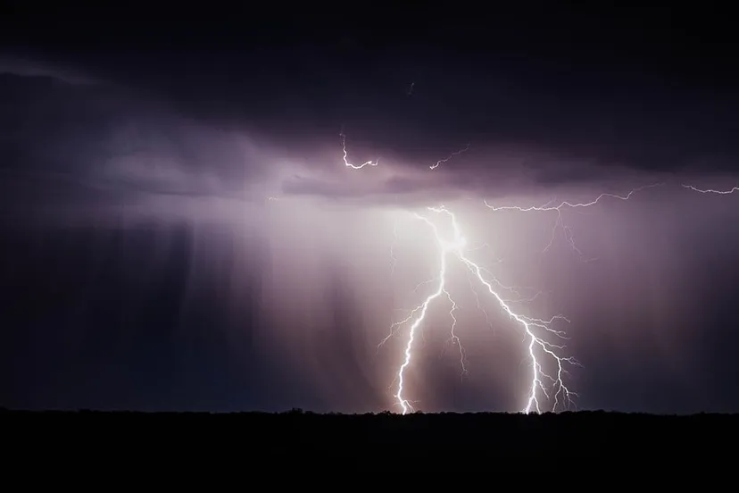 lightning bolt 768801 1280 e1440335647592