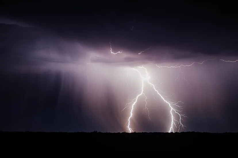 lightning bolt 768801 1280 e1440335647592