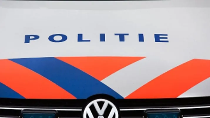 logo politie op dienstauto