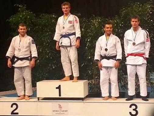 mpy8iyfyro3simmr5liiuu2lh afbeelding jitsu snap2