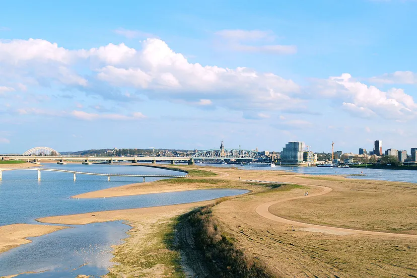 nijmegen panorama wolken met water en eiland 2016