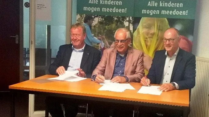 ondertekening overeenkomst stichting leergeld e1441883316749