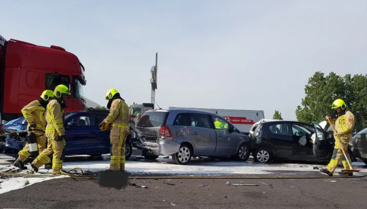 ongeluk a326 vrachtwagen 02 715x408