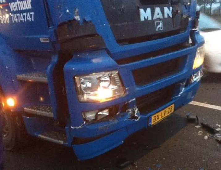 ongeluk a50 met 2 vrachtwagens