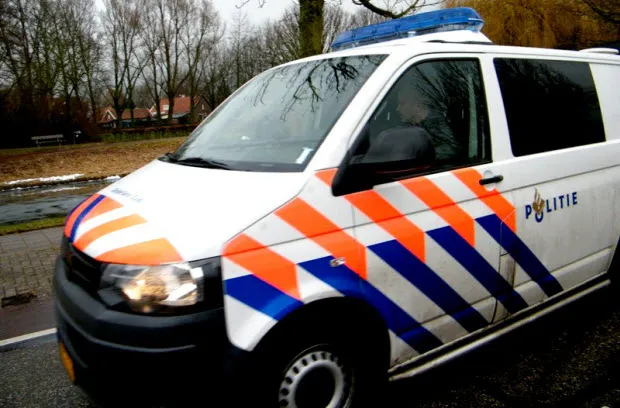 ouensq3e2guu883jyc7xphc1l politieauto