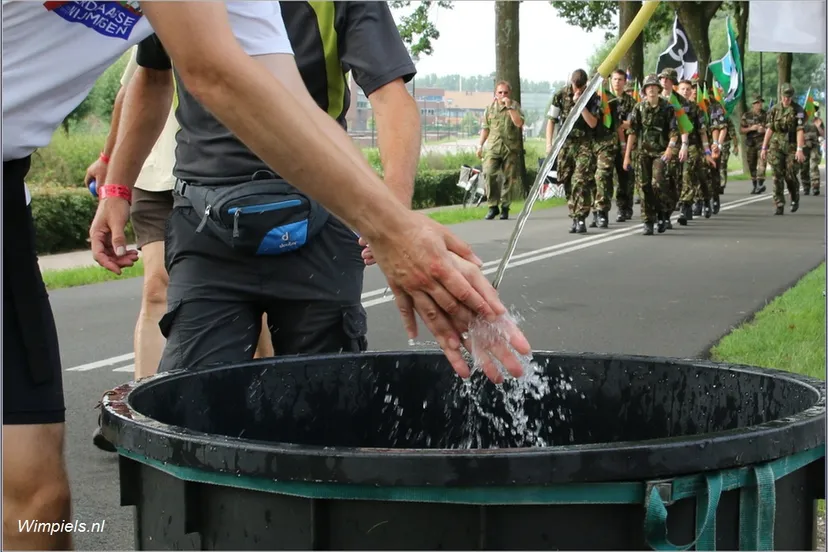 oz89919uto1ddwro2zw6l52u6 vierdaagse water