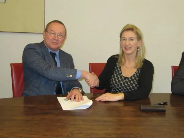 p39bwmtfiw5tld6s7i1xjfray ondertekening overeenkomst ambulancepost elsenpas
