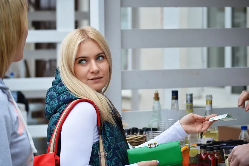 paying 1438142 960 720