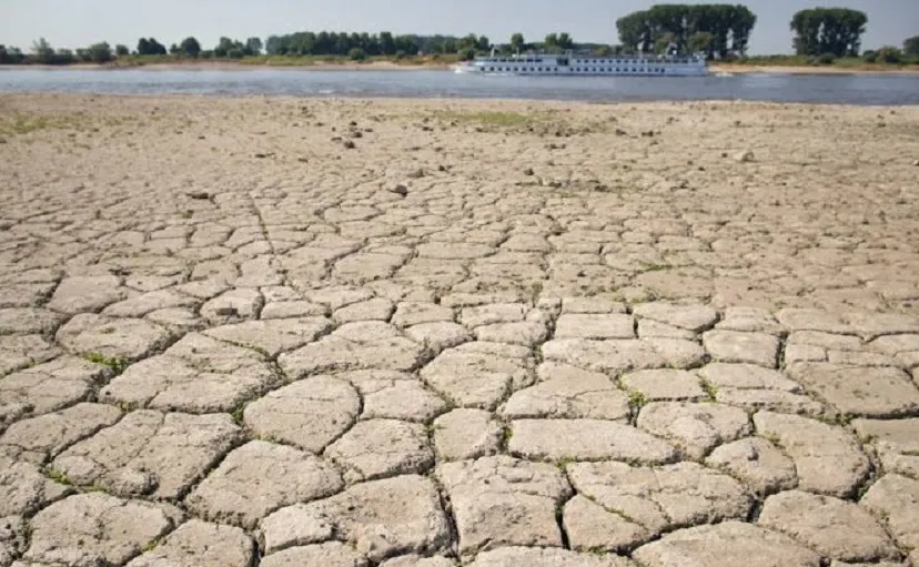 rijn bij lobith stond nog nooit zo laag