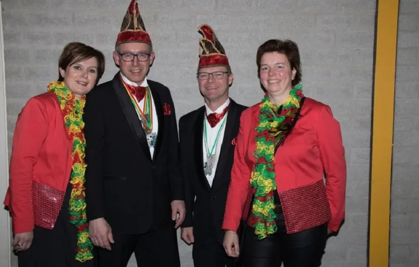 roy de leeuw draagt bestuurszetel over