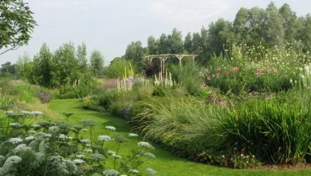 sl281x92f0yzn3u2e9xi5abem tuin prairietuin tuin de villa for web 640x480