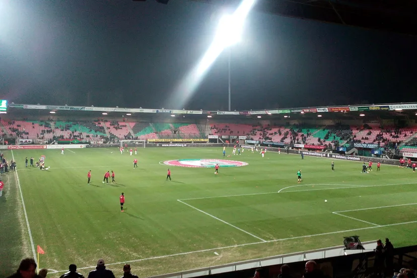 stadion de goffert by night