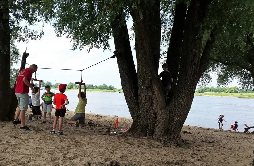 strandfeest met kleuterklauterfestijn