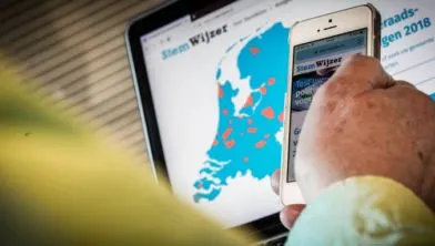 tienduizenden mensen zoeken stemhulp 392x222