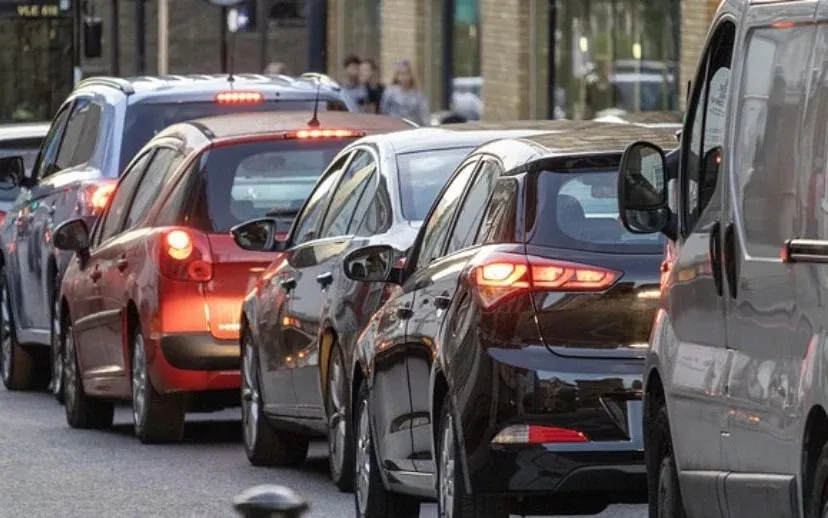 traffic 4485713 640 915x518