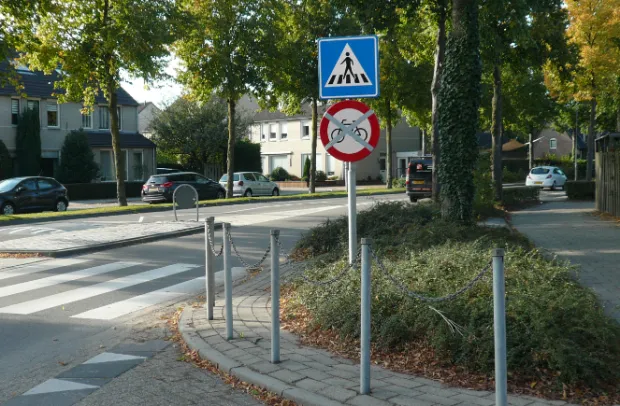 ve66alsm7gy6mbuh23y247o38 verboden voor fietsers