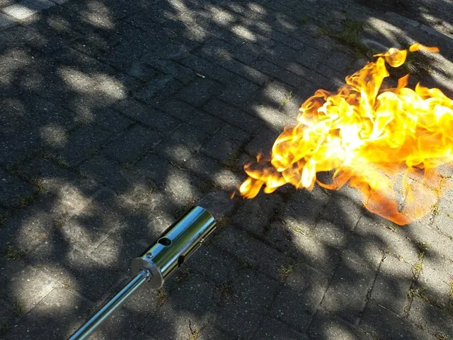 veilig onkruid wegbranden