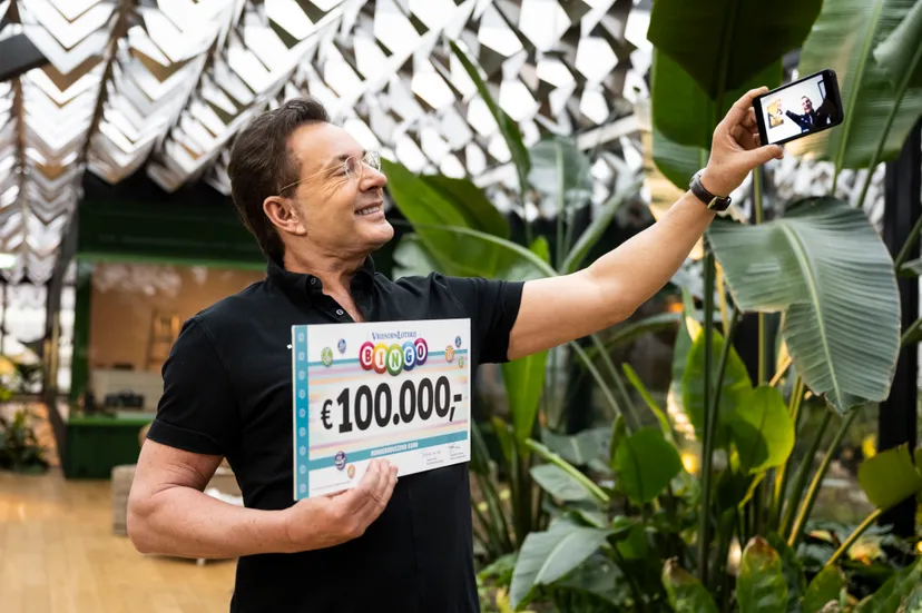 vriendenloterij ambassadeur gerard joling verrast wesley uit beuningen middels een videogesprek met 100000 euro 1