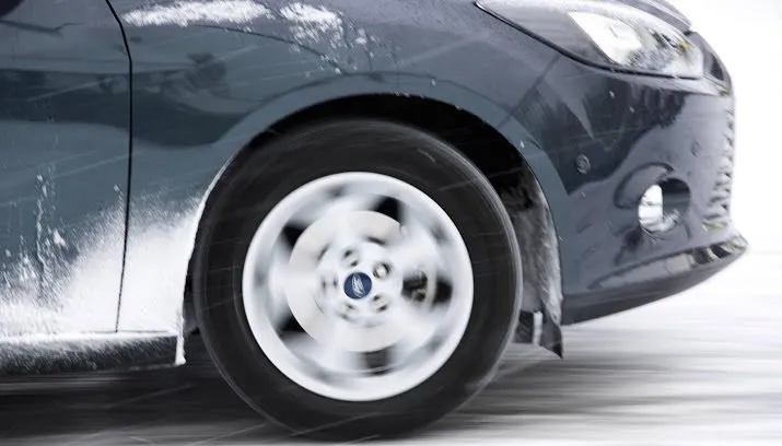 waarschuwing gladheid door winterse neerslag 715x408