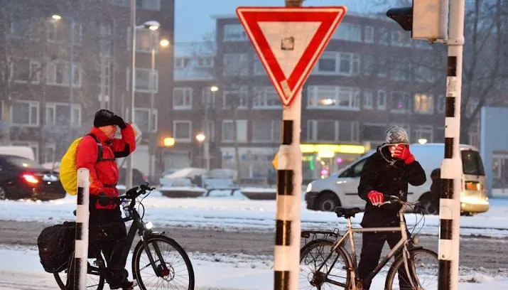 wegen lokaal verraderlijk glad 715x408